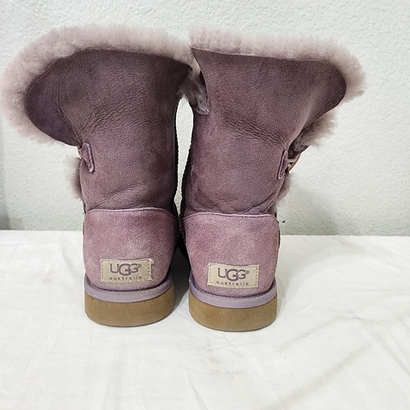 Ugg Bailey Button Lavender Sheepskin Boot Size 7 - Picture 8 of 14